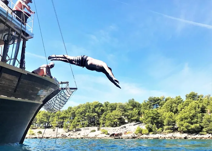 Rhythm Floating - Bateau-hôtel