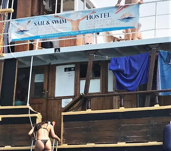 Rhythm Floating - Botel 3*