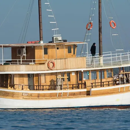 Rhythm Floating - Hotel na wodzie