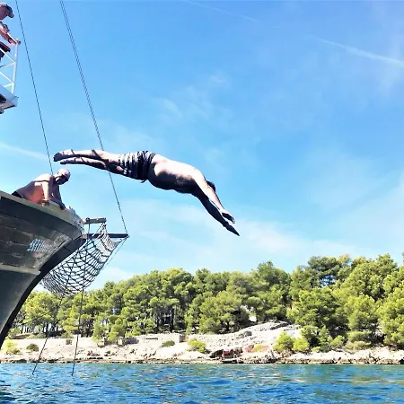 Rhythm Floating - Bateau-hôtel