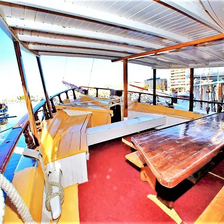 Hotel na wodzie Rhythm Floating -