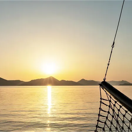 Rhythm Floating - Bateau-hôtel