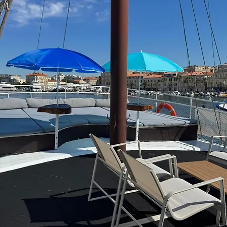 Rhythm Floating - Bateau-hôtel